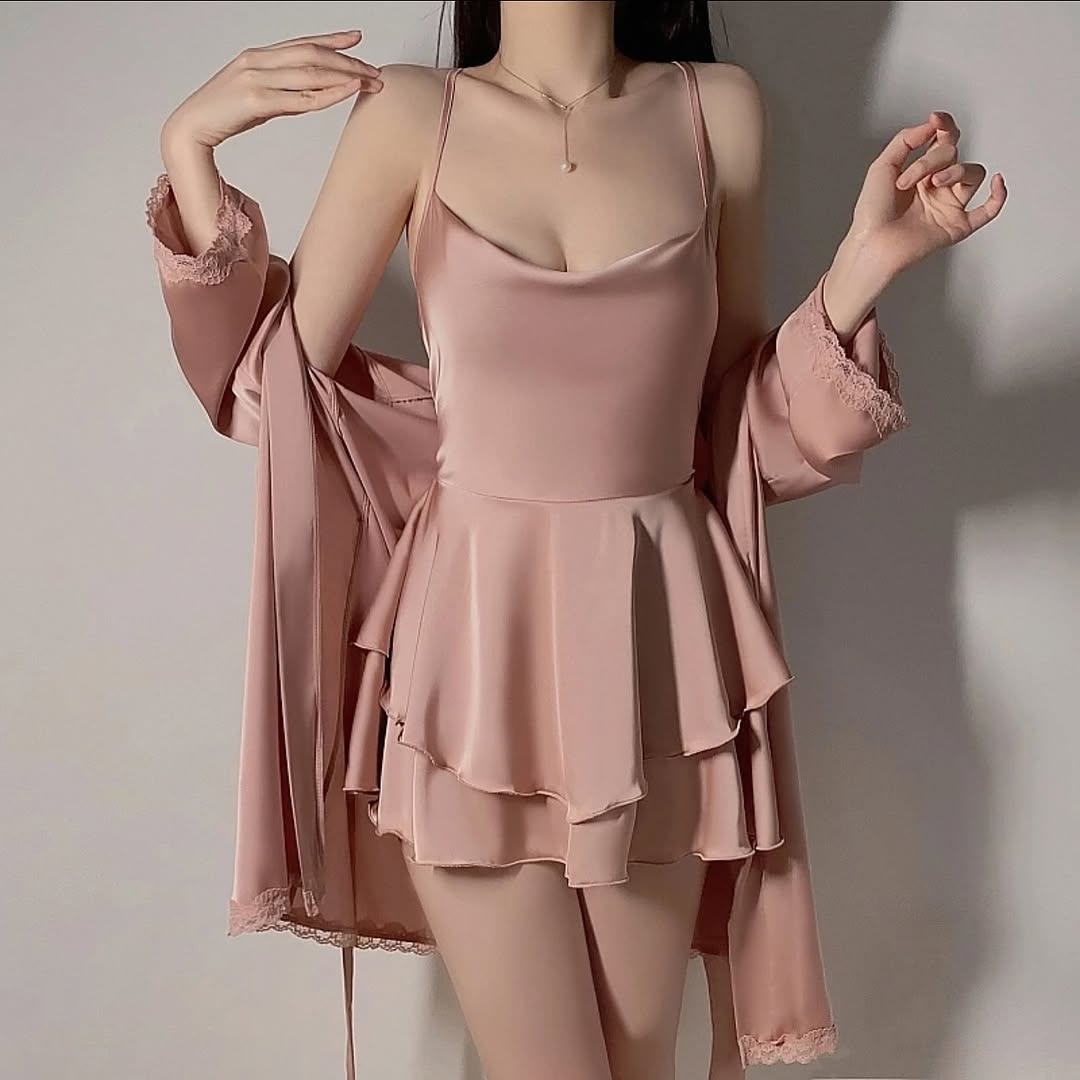 Luxury Package:* The dress comes wrapped in an elegant box with a luxurious bag featuring the Siroza logo – a complete elegance experience from the very first moment.