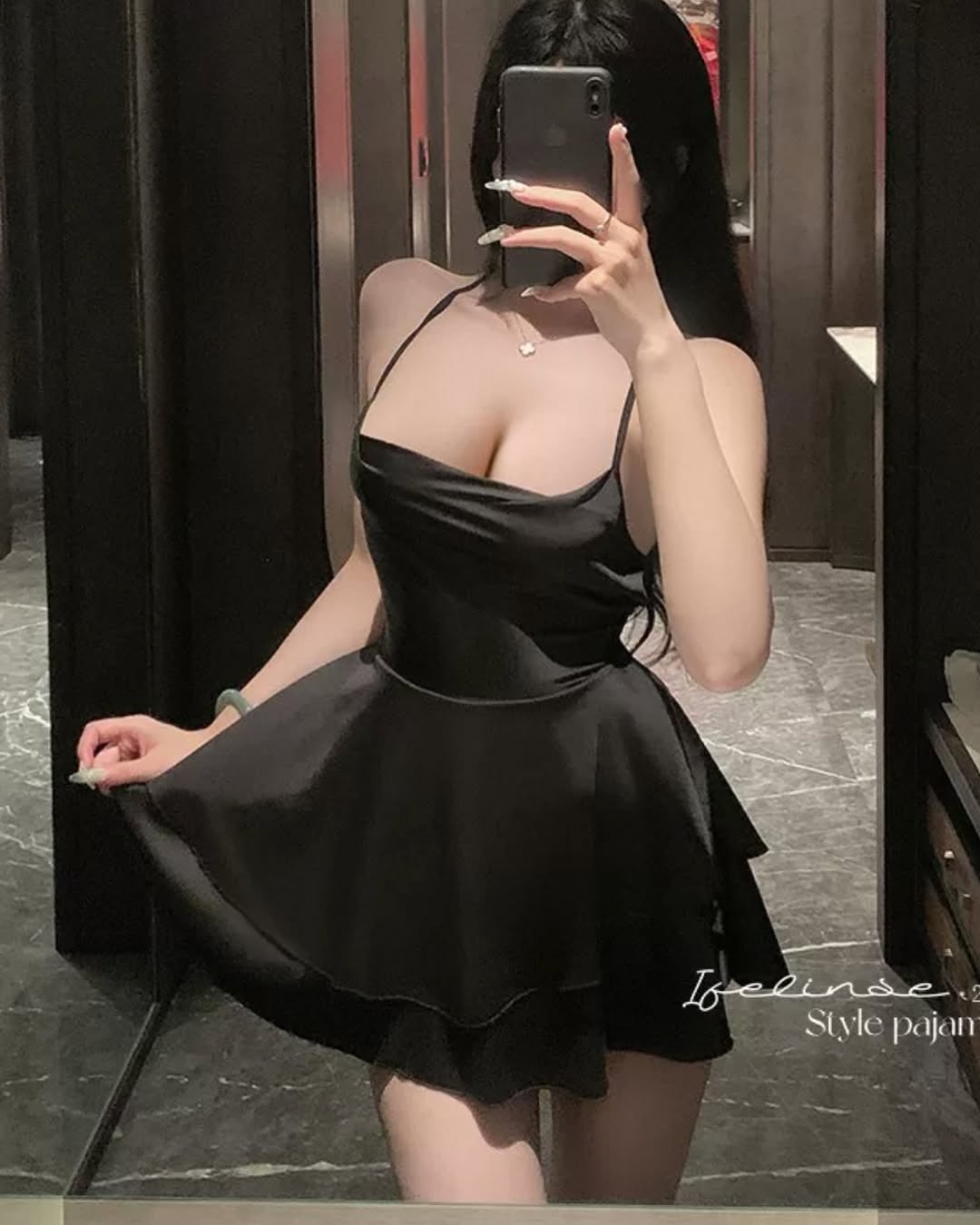 Luxury Package:* The dress comes wrapped in an elegant box with a luxurious bag featuring the Siroza logo – a complete elegance experience from the very first moment.
