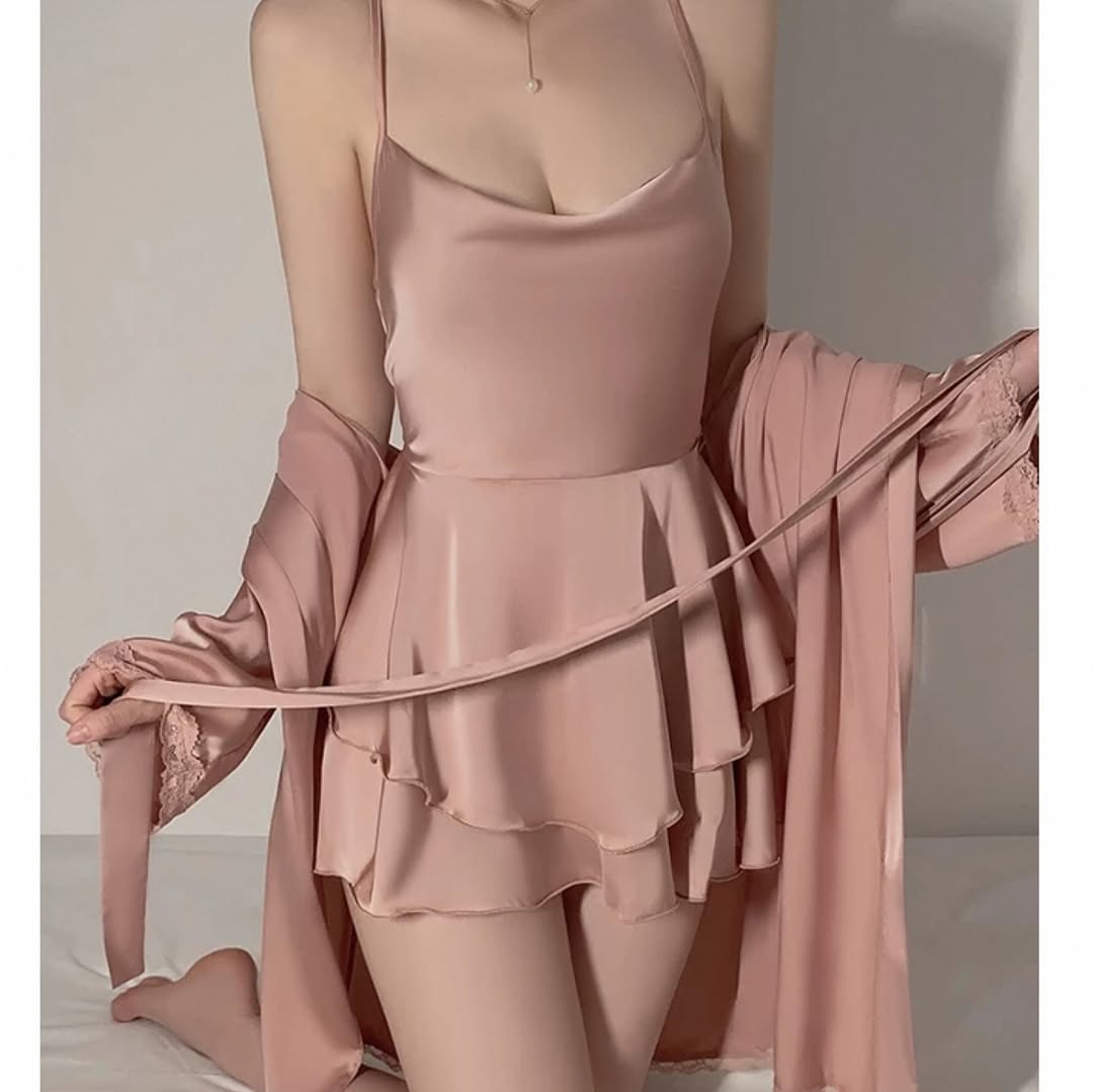 Luxury Package:* The dress comes wrapped in an elegant box with a luxurious bag featuring the Siroza logo – a complete elegance experience from the very first moment.