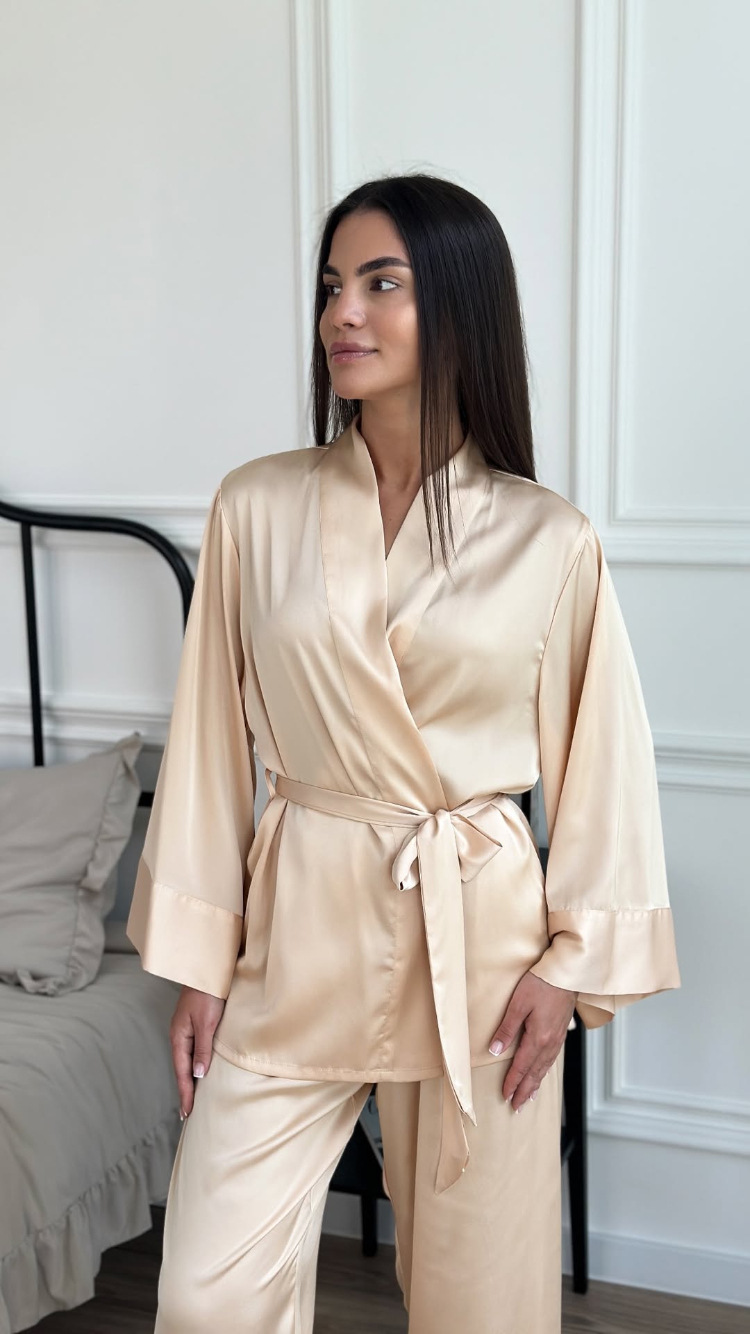 Nerisa (Élégance japonaise en satin de soie)