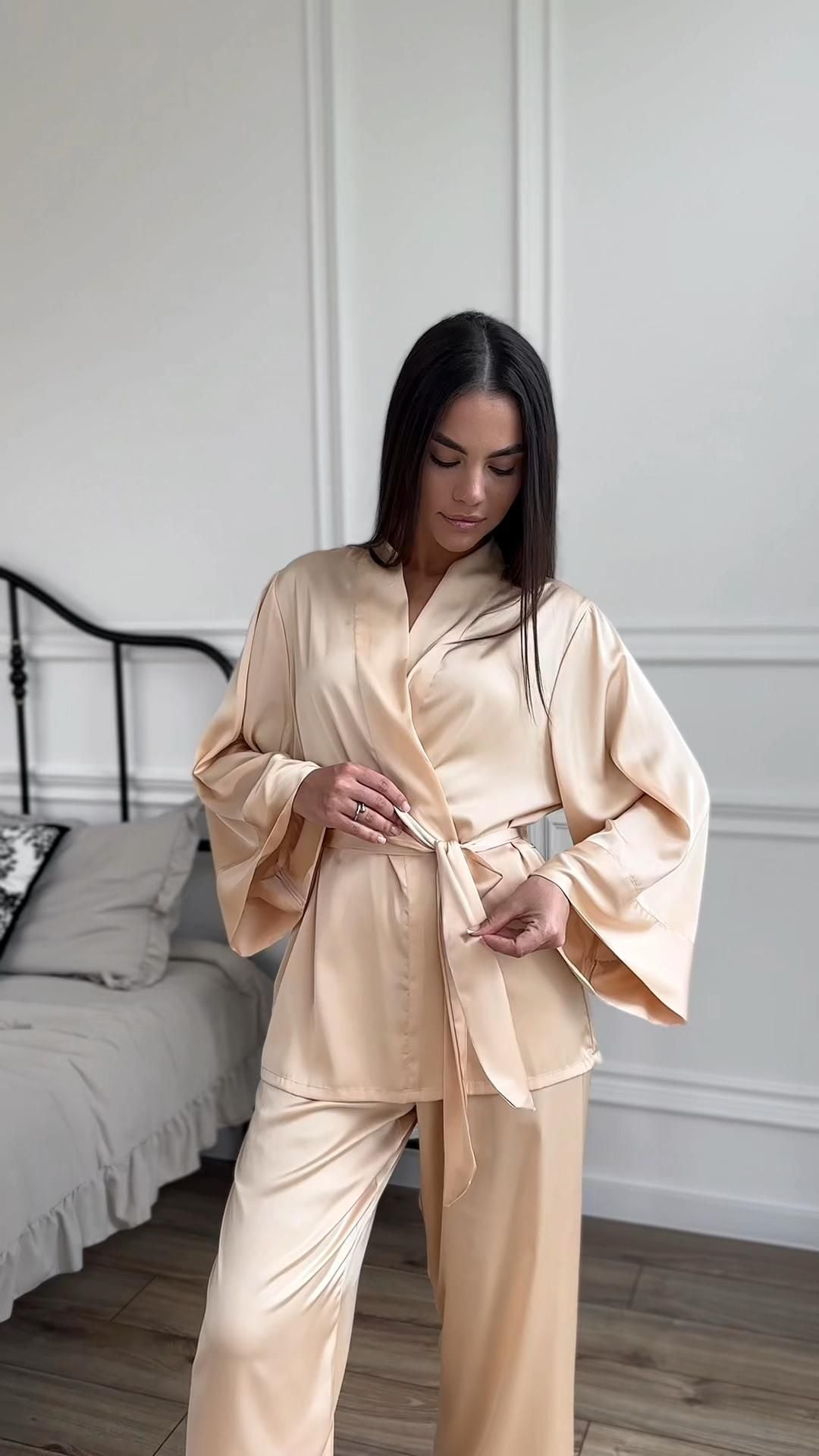Nerisa (Élégance japonaise en satin de soie)